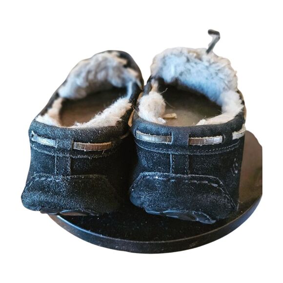 Ugg MOCCASIN SLIPPERS (Size 10 MEN) \